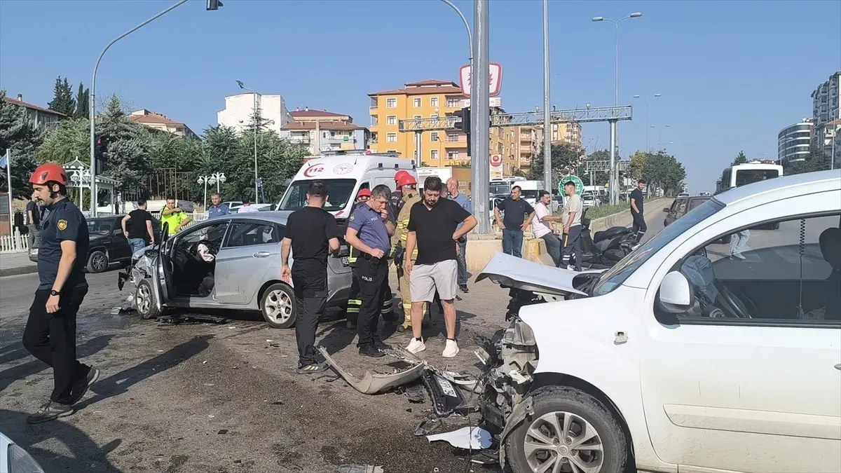 Kırıkkale\'de Polis Aracıyla Kaza: 3 Yaralı
