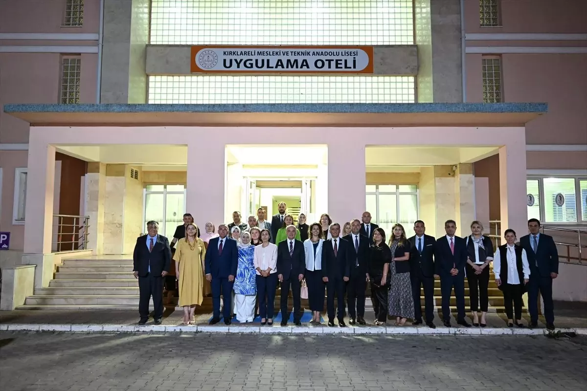 Kıdemli Albay Akyüz\'e Veda Yemeği