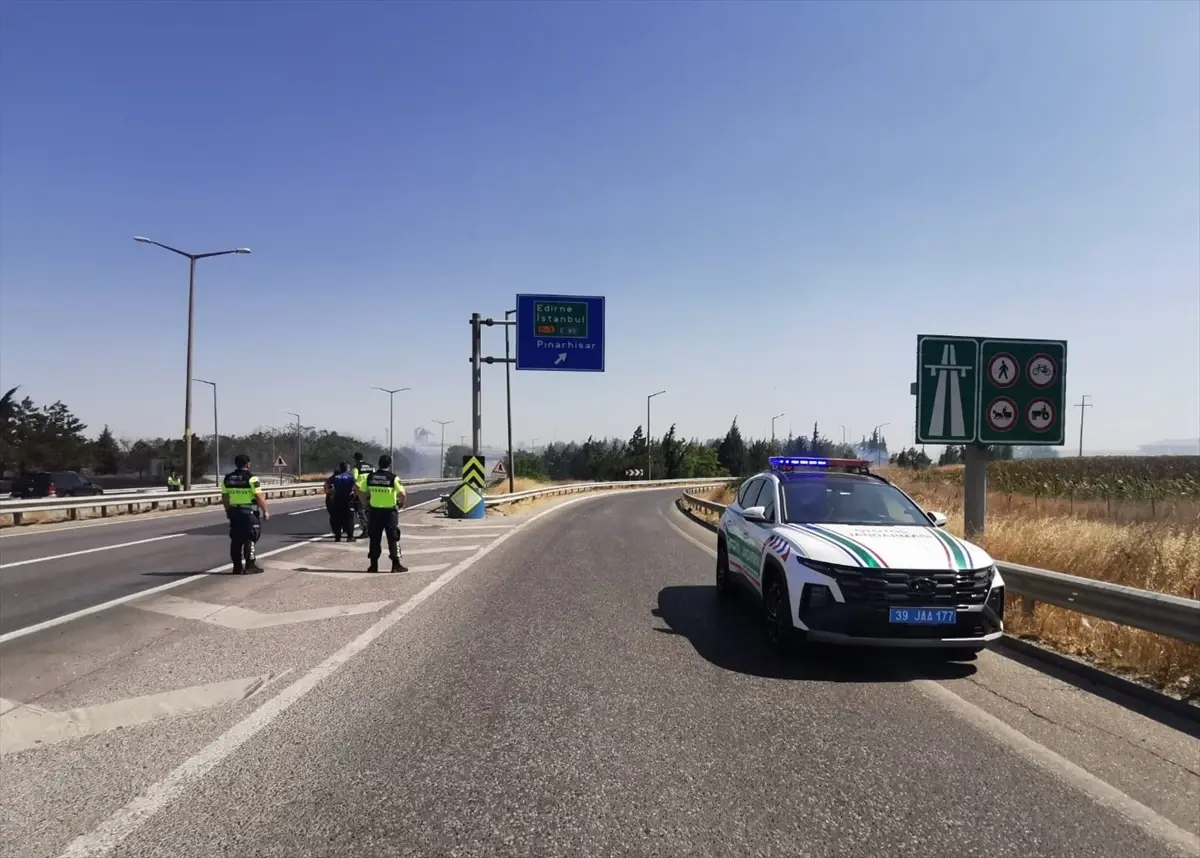 Lüleburgaz\'da Anız Yangını Kontrol Altında