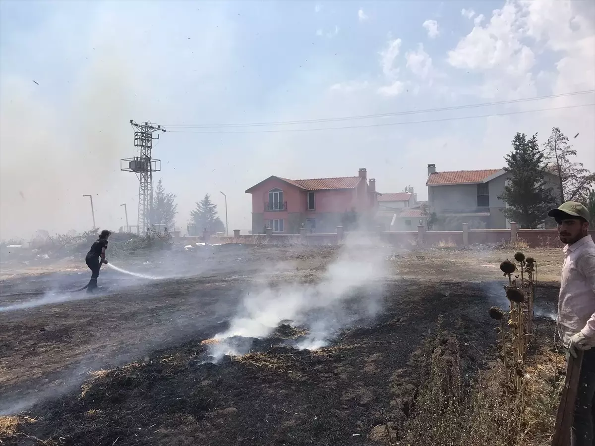 Lüleburgaz\'da Anız Yangını Söndürüldü