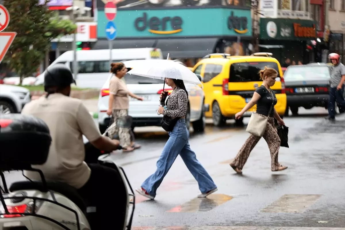Kırklareli\'nde Gök Gürültülü Sağanak Yağış