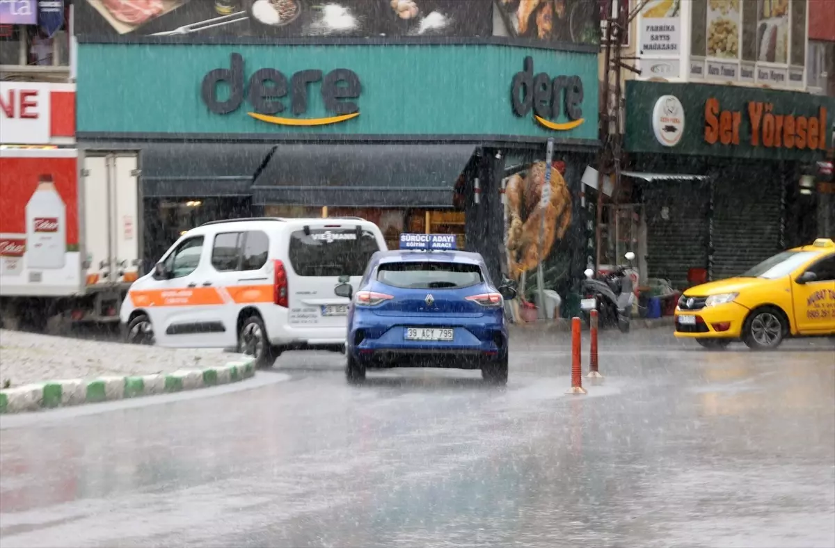 Kırklareli\'nde Sağanak Hava Sıcaklığını Düşürdü