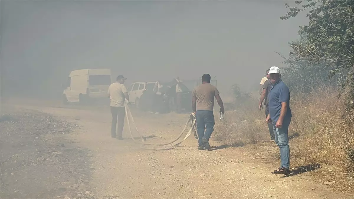 Kırklareli\'nde Yangın Köy ve Ormanı Tehdit Ediyor