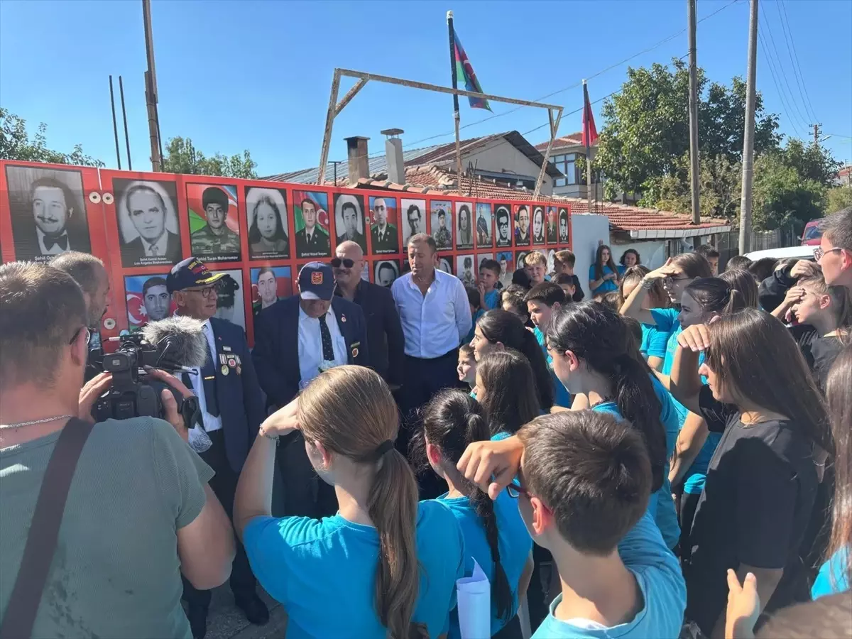 Kırklareli\'nde "Türkiye - Azerbaycan Şehitleri Fotoğraf Köşesi" ilgi çekiyor