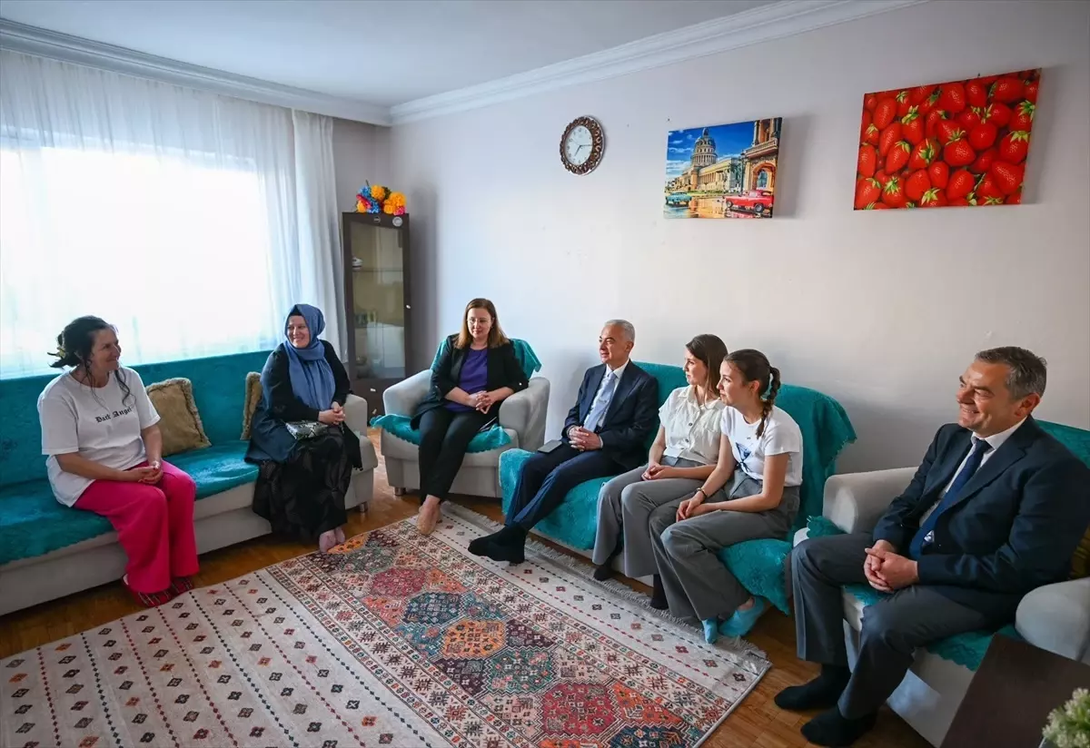 Kırklareli Valisi Turan, "Aile Yılı" ziyaretlerini sürdürüyor