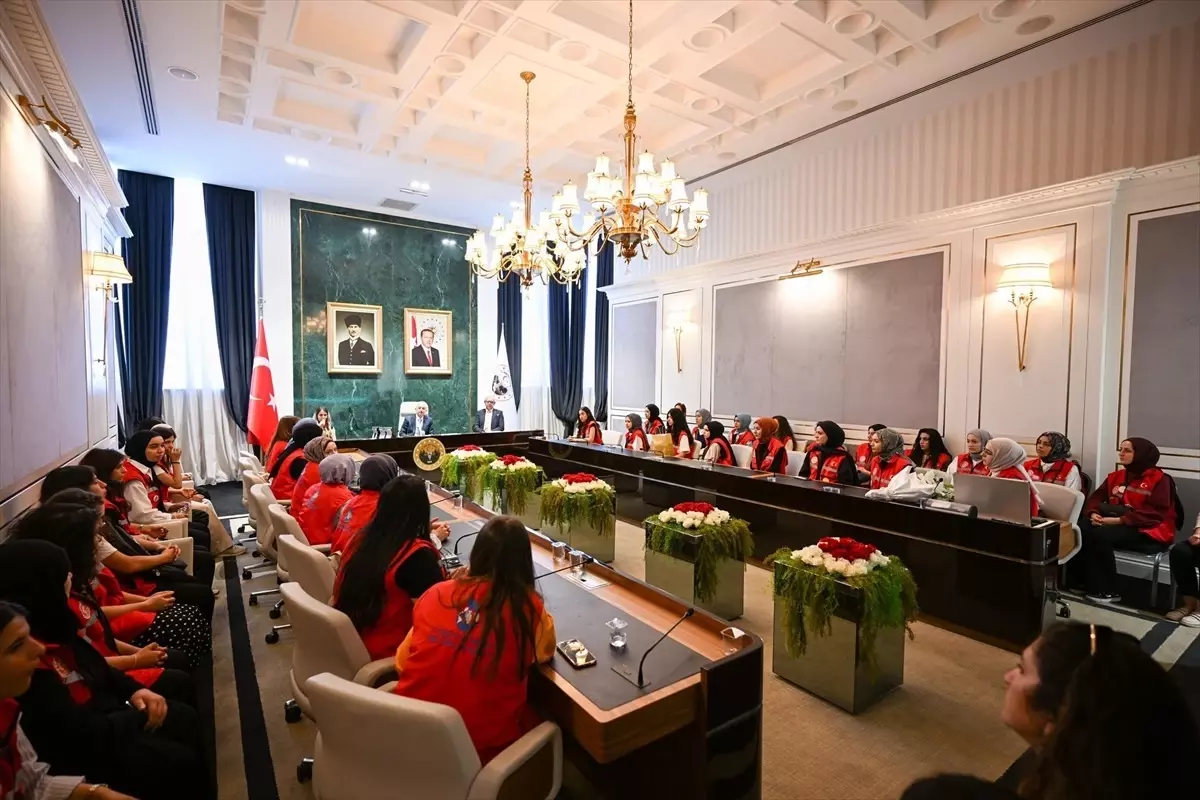 Vali Turan, Gençlerle Gönüllülük Projesi\'ni Tanıttı