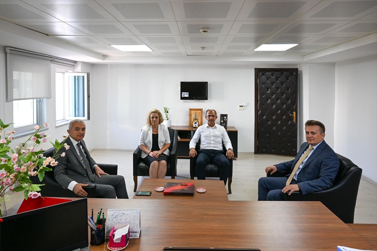 Vali Turan Nüfus Müdürlüğü\'nü Ziyaret Etti