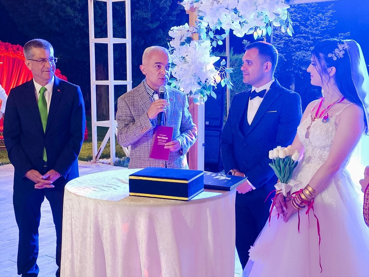 Kırklareli Valisi Turan nikah şahitliği yaptı