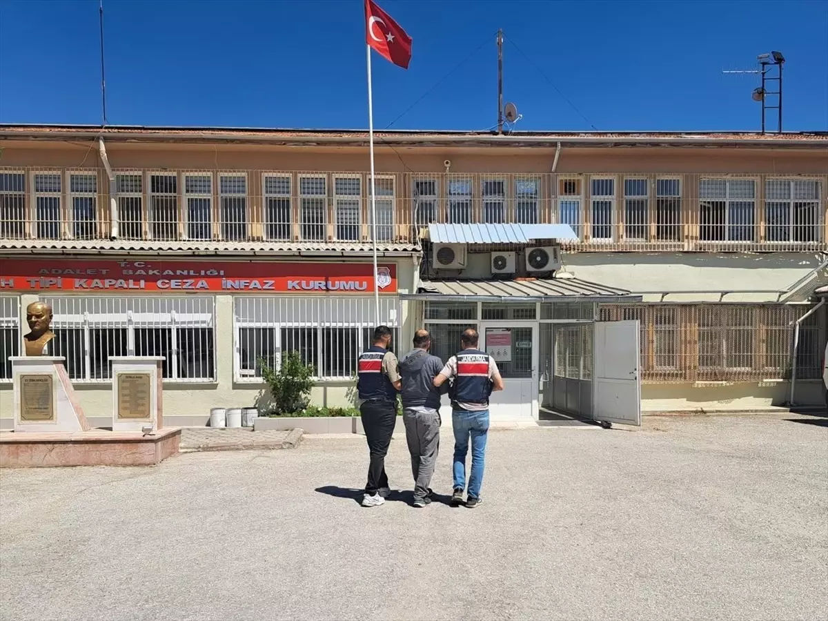 Kırmızı Bültenle Aranan Şüpheli Yakalandı