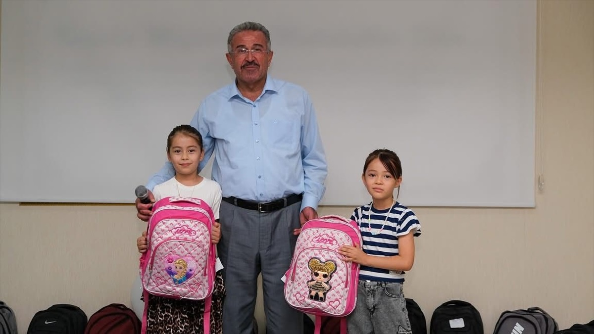Kırşehir\'de 50 Öğrenciye Kırtasiye Desteği