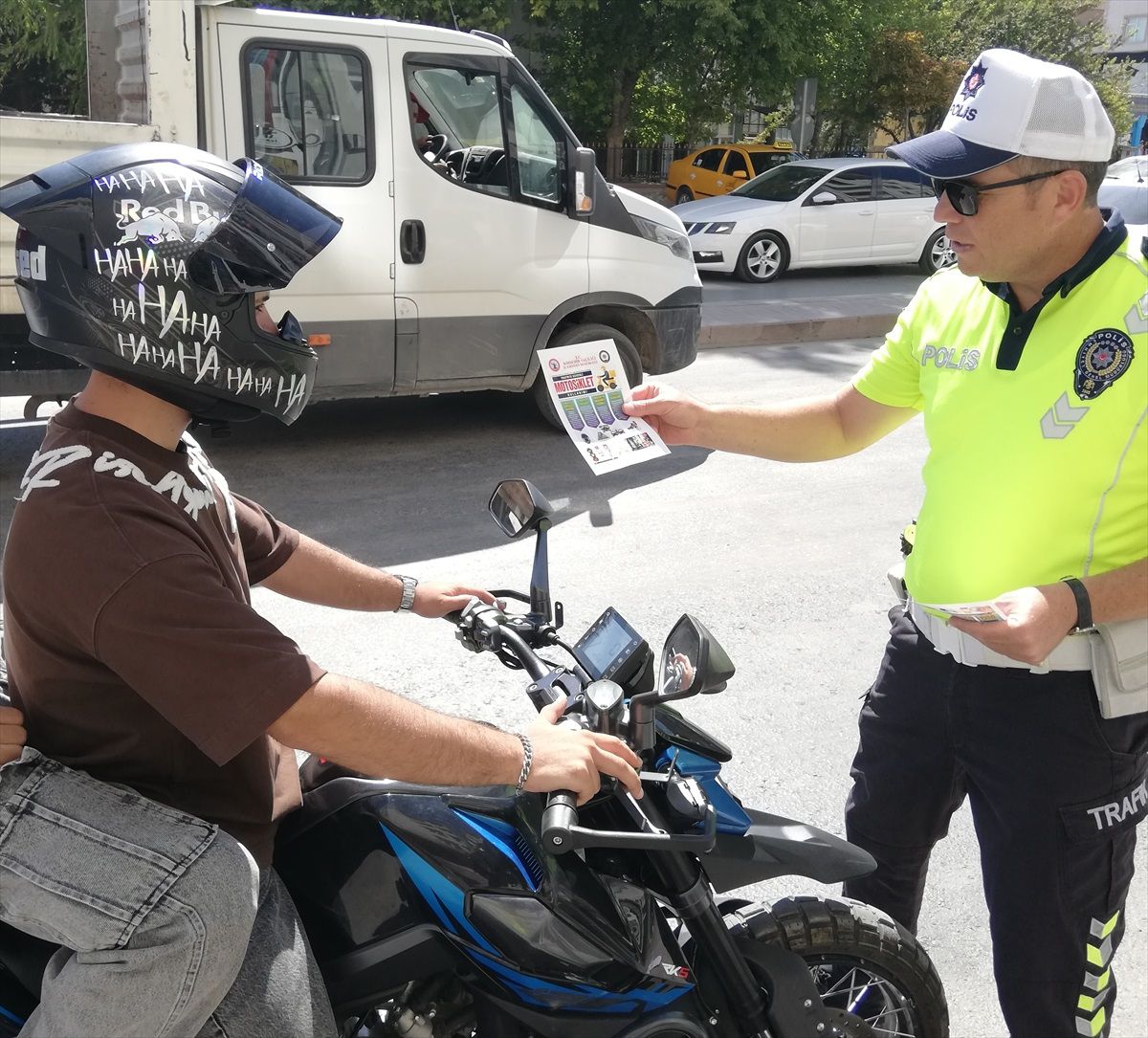 Kırşehir\'de Motorlu Kuryelere Trafik Eğitimi