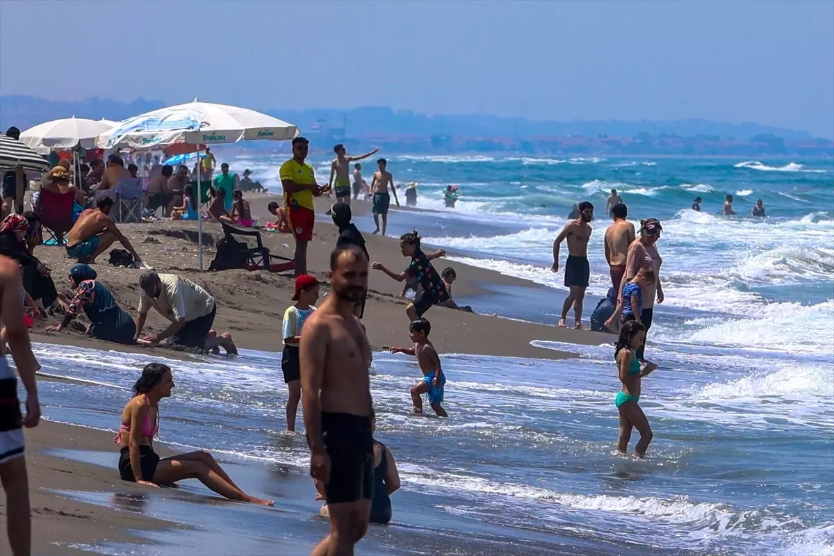 Kocaali\'de Sıcak Hava, Plajları Doldurdu
