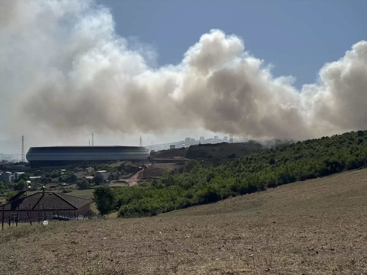 İzmit\'te Atık Depolama Alanında Yangın Kontrol Altına Alındı