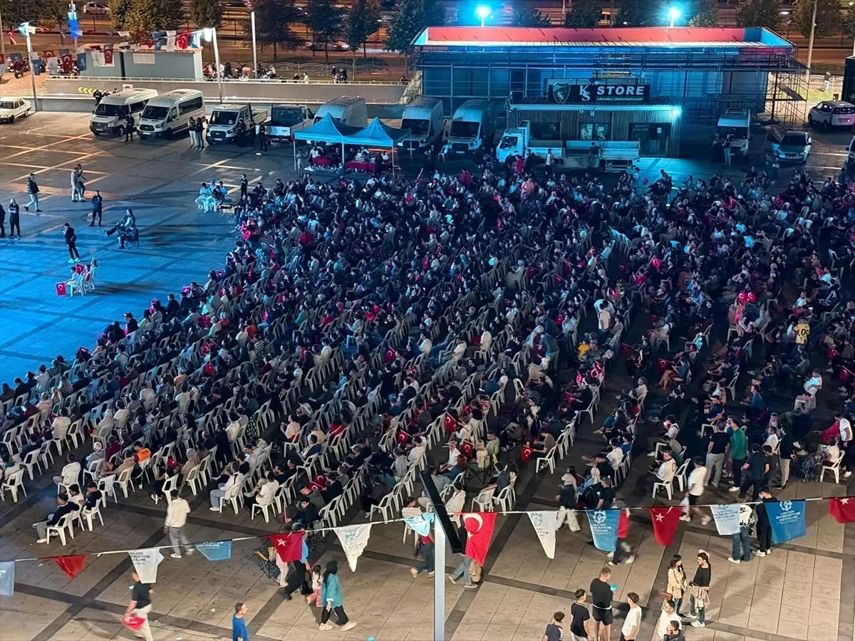Tarihi Final Kocaeli\'de Coşkuyla İzlendi