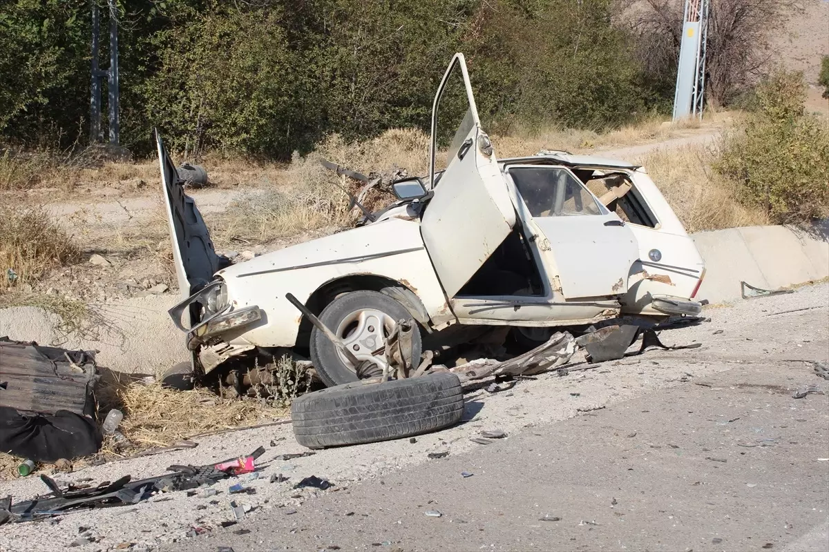Alkollü Sürücü Kazaya Neden Oldu, İkizler Hayatını Kaybetti