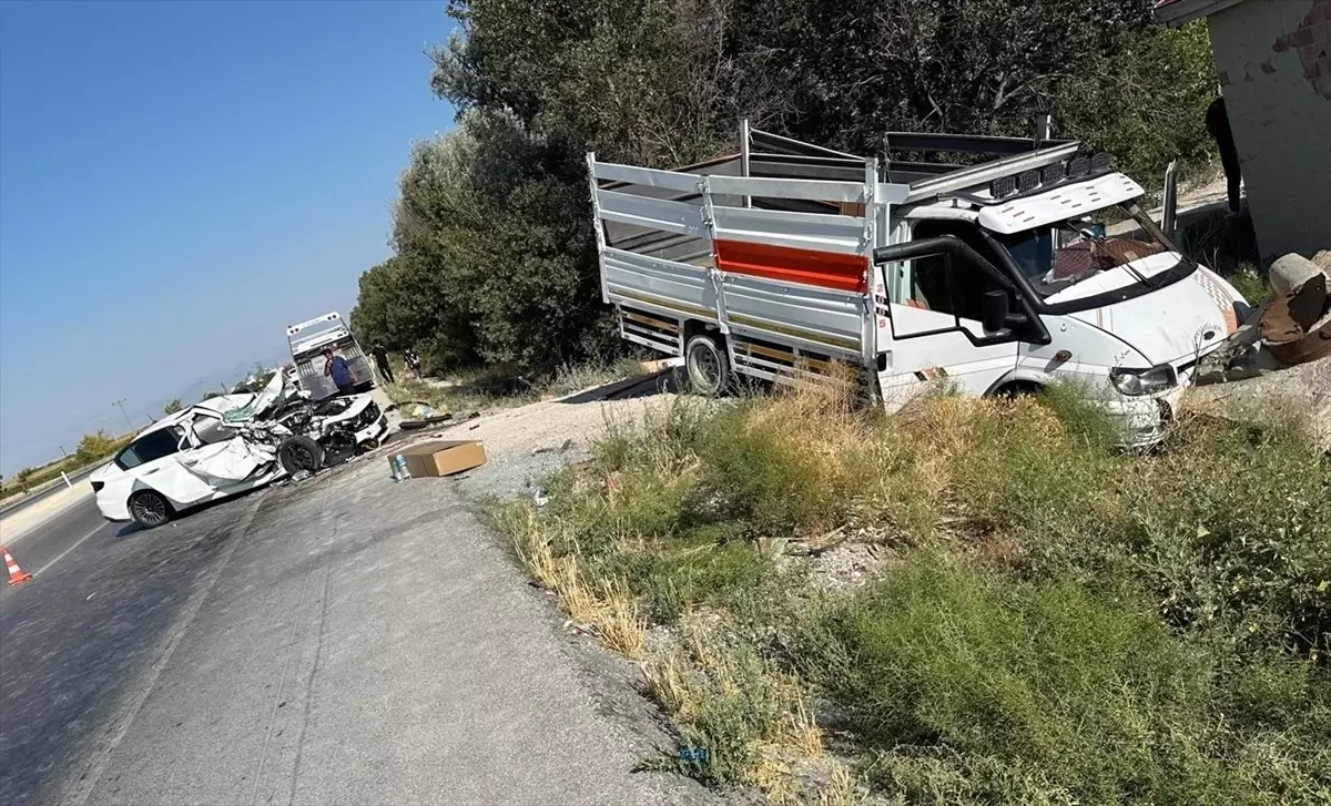 Karapınar\'da Trafik Kazası: 1 Ölü, 5 Yaralı