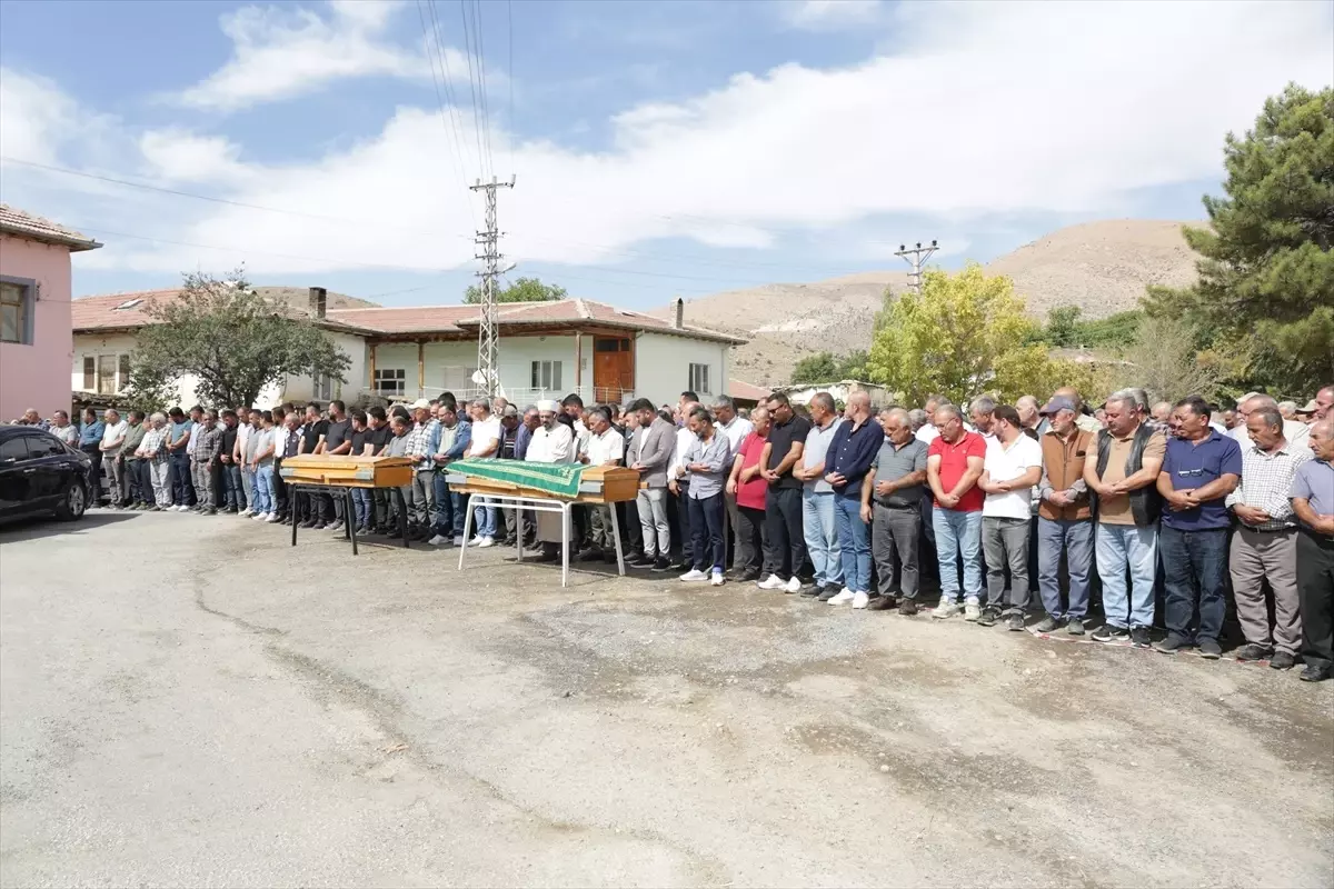 İkiz Kardeşler Kazada Hayatını Kaybetti