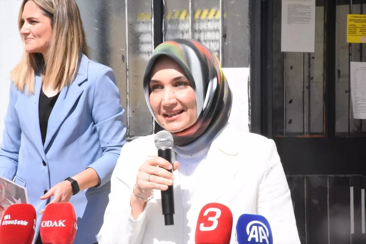 Öğrencilere Karneleri Dağıtıldı