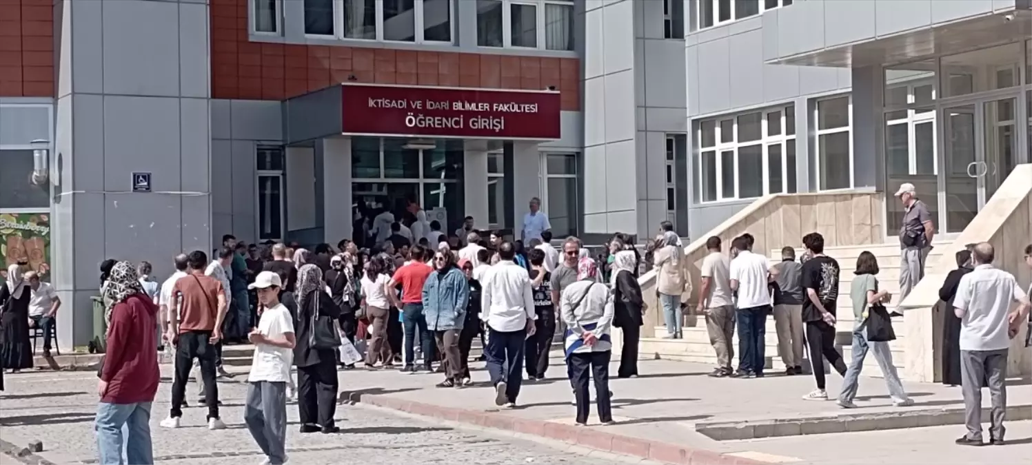 Konya ve çevre illerde YKS\'nin ilk oturumu TYT başladı