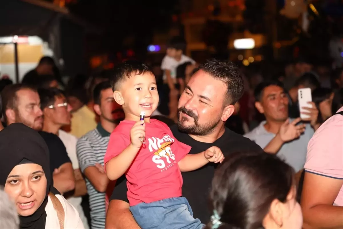 Korkuteli\'nde Altın Kiraz Güreşleri ve Mosso Konseri