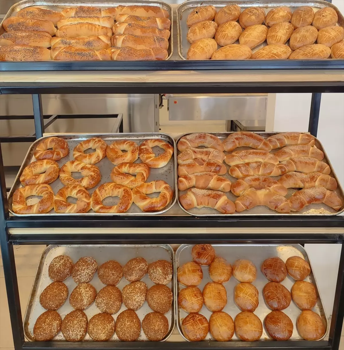 Korkuteli\'nde Halk Ekmek Tesisi Açıldı