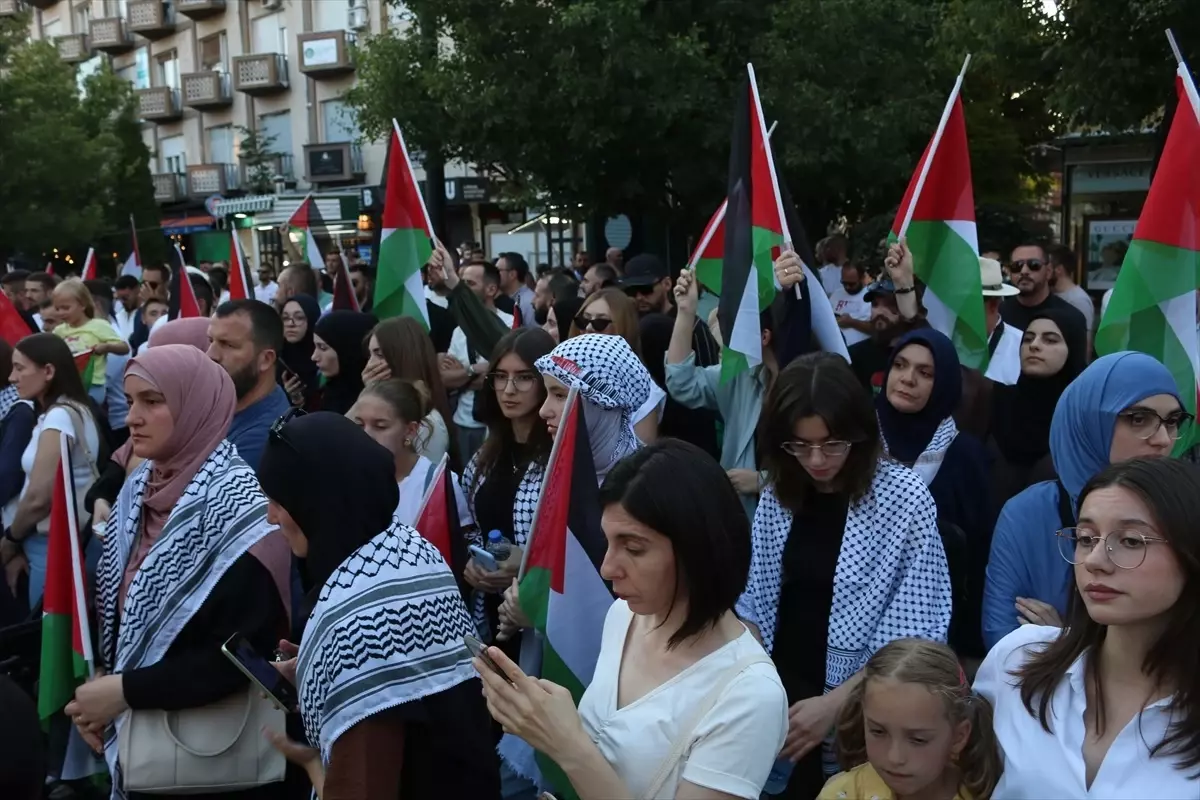 Priştine\'de Gazze İçin Protesto