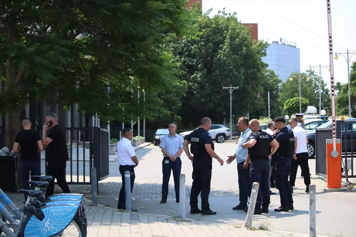 Kosova Meclisi Bomba İhbari Sebebiyle Tahliye Edildi