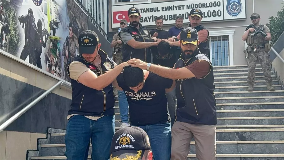 Küçükçekmece\'de Silahlı Kavga: 3 Gözaltı