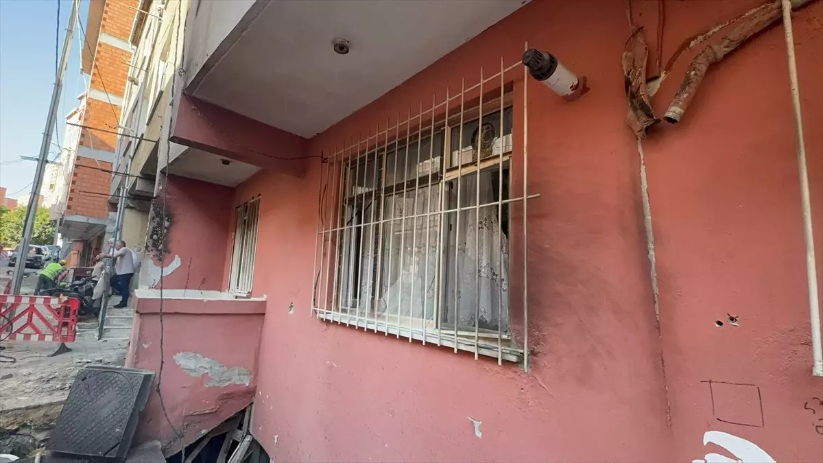 Küçükçekmece\'de Doğal Gaz Borusu Patladı