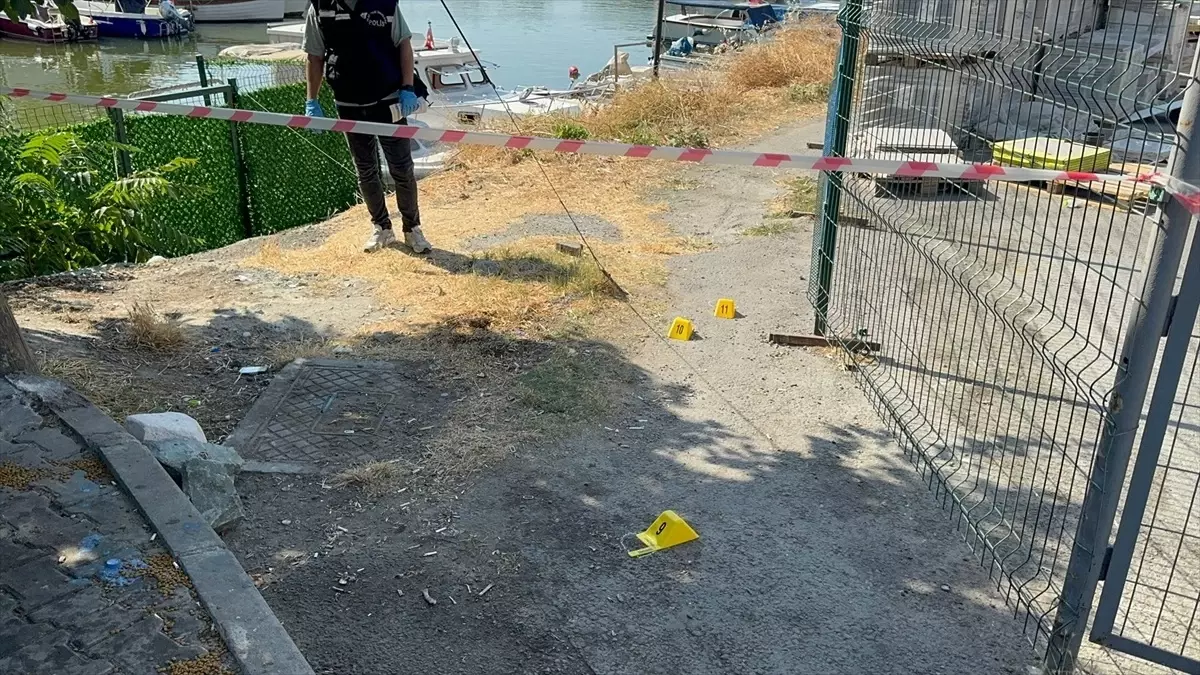 Küçükçekmece\'de Silahlı Kavga: 2 Yaralı, 4 Gözaltı