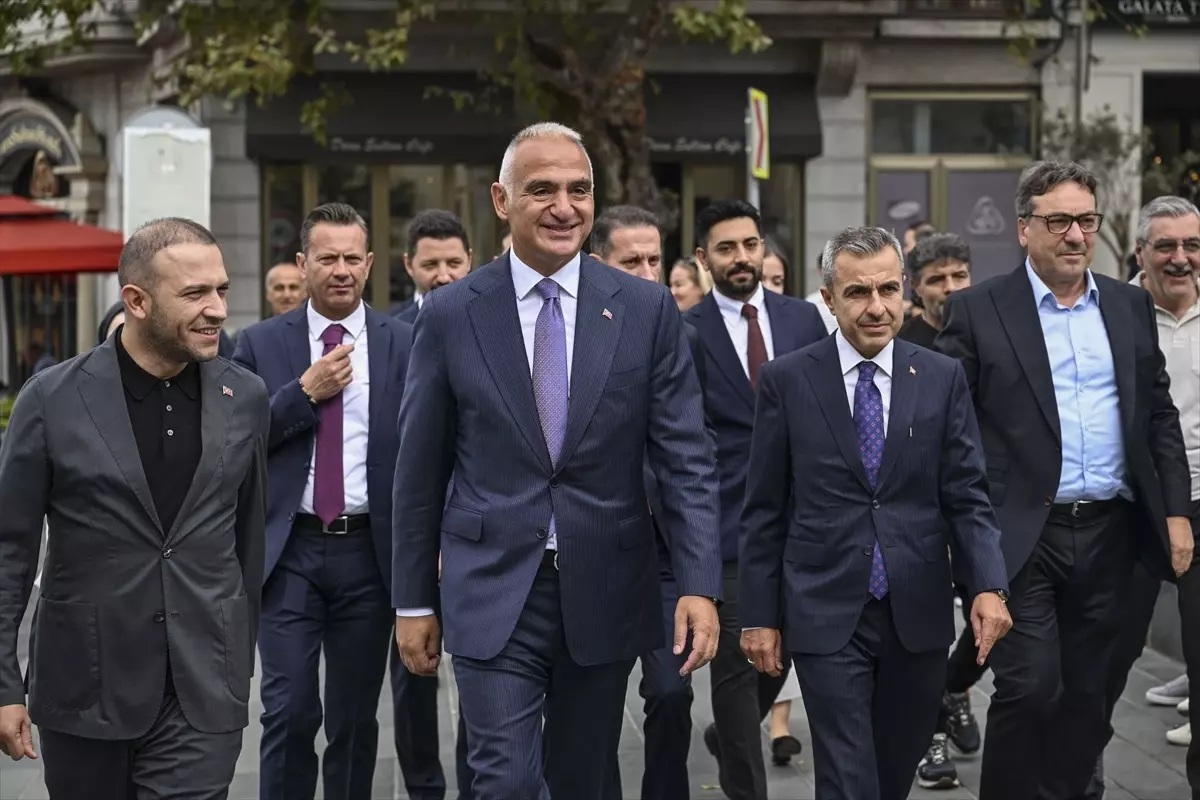 Bakan Ersoy Galata\'da Esnafı Ziyaret Etti