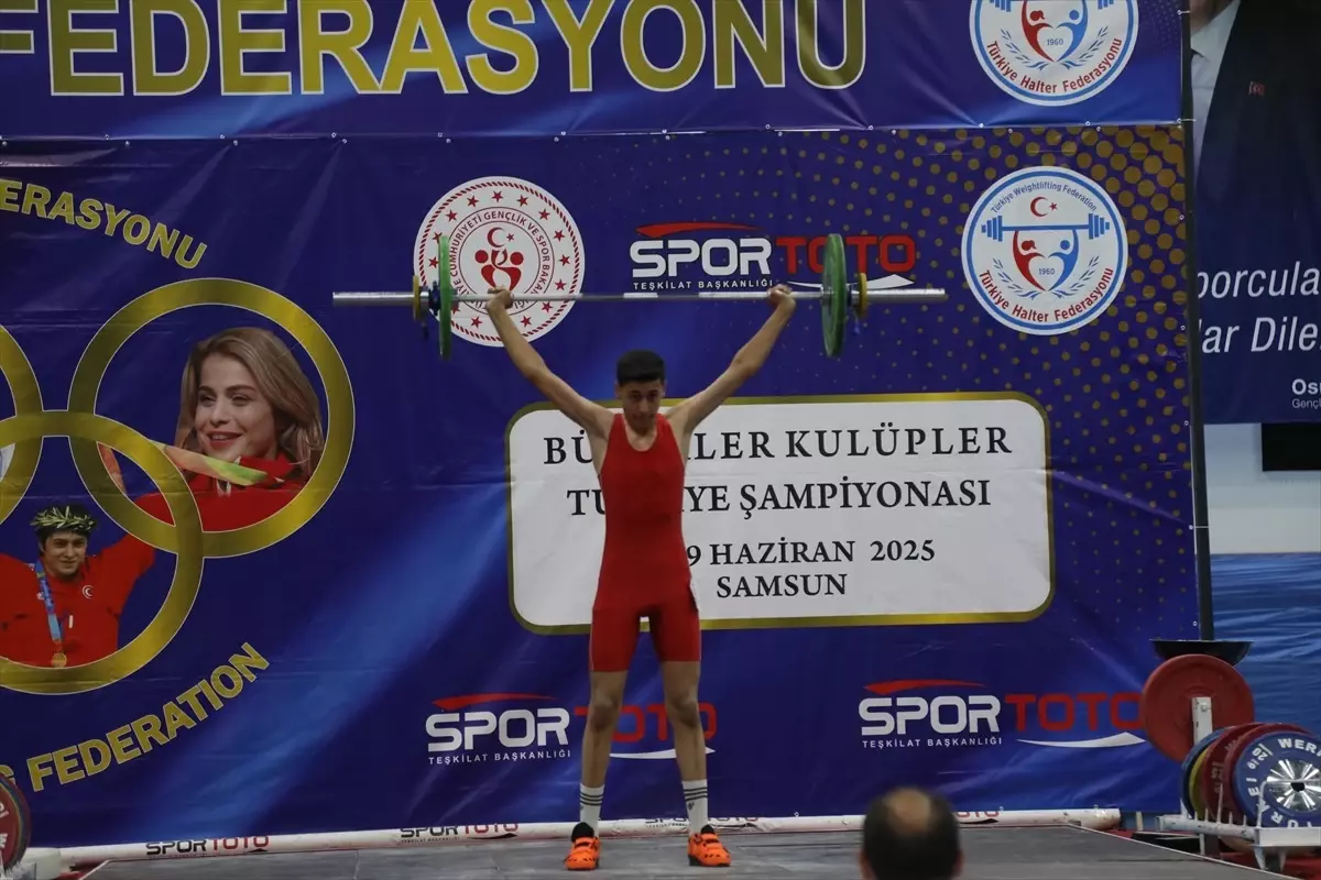 Samsun\'da Halter Şampiyonası Devam Ediyor