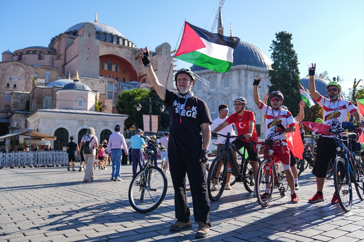Küresel Sumud Filosu\'na destek için İstanbul\'da pedallar çevrildi
