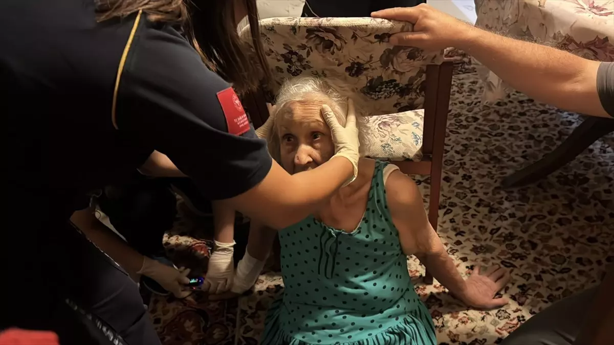 Yalnız Yaşayan Kadın Düşerek Yaralandı