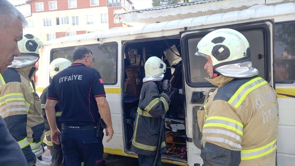 Kütahya\'da Minibüste Yangın
