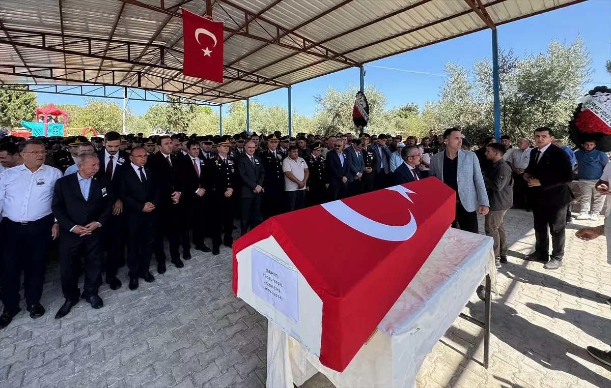 Kütahya\'da şehit olan jandarma uzman çavuş Manisa\'da son yolculuğuna uğurlandı