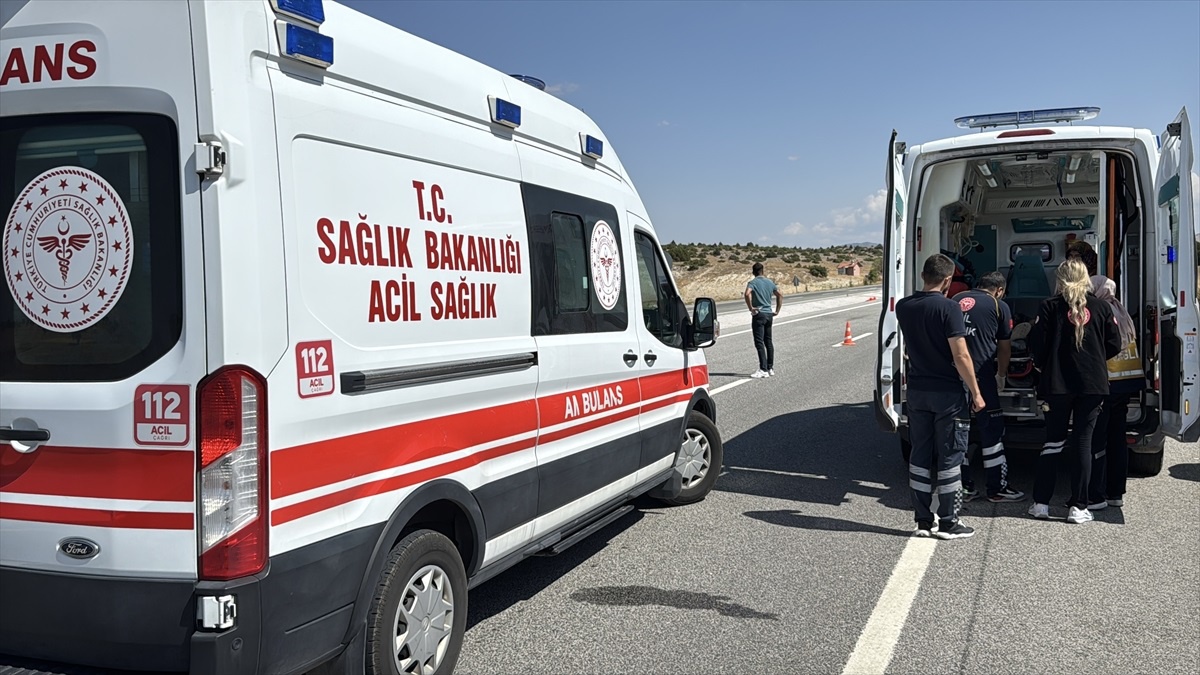 Kütahya\'da yol kontrolü yaparken otomobilin çarptığı jandarma trafik personeli şehit oldu