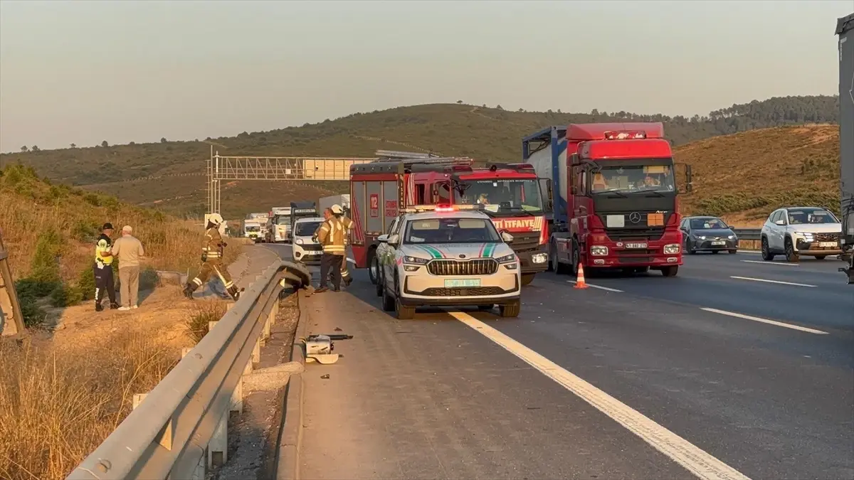 Tır Devrildi: 2 Kişi Hayatını Kaybetti