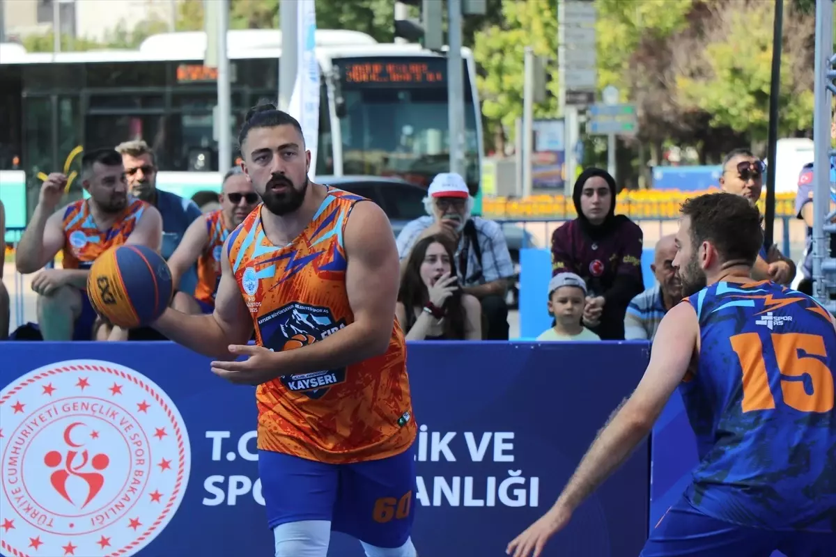 Kayseri\'de 3x3 Basketbol Turnuvası Devam Ediyor