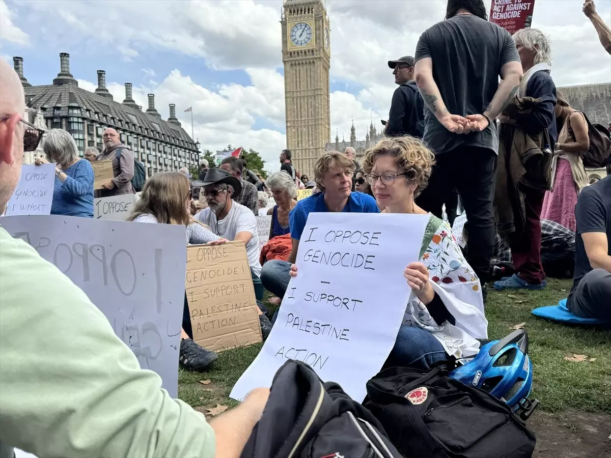 Londra\'da Palestine Action Eylemi: 300 Gözaltı