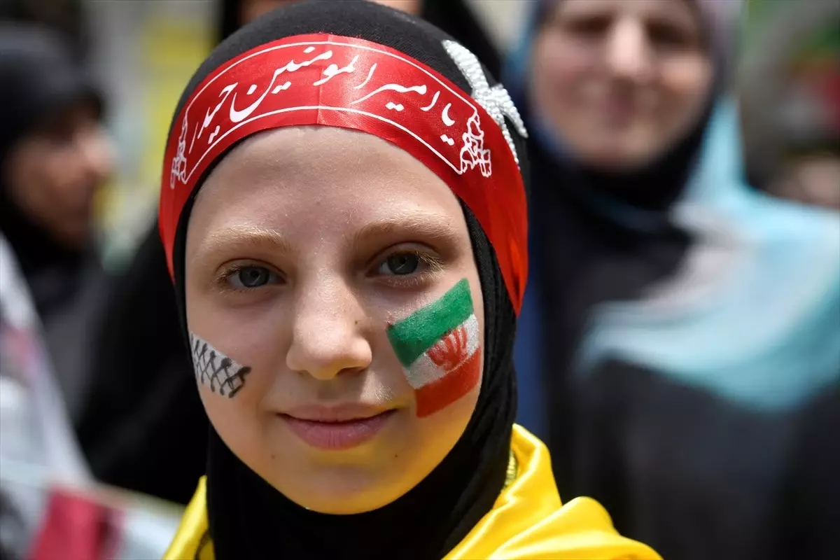 Hizbullah\'dan İran\'a Destek Gösterisi