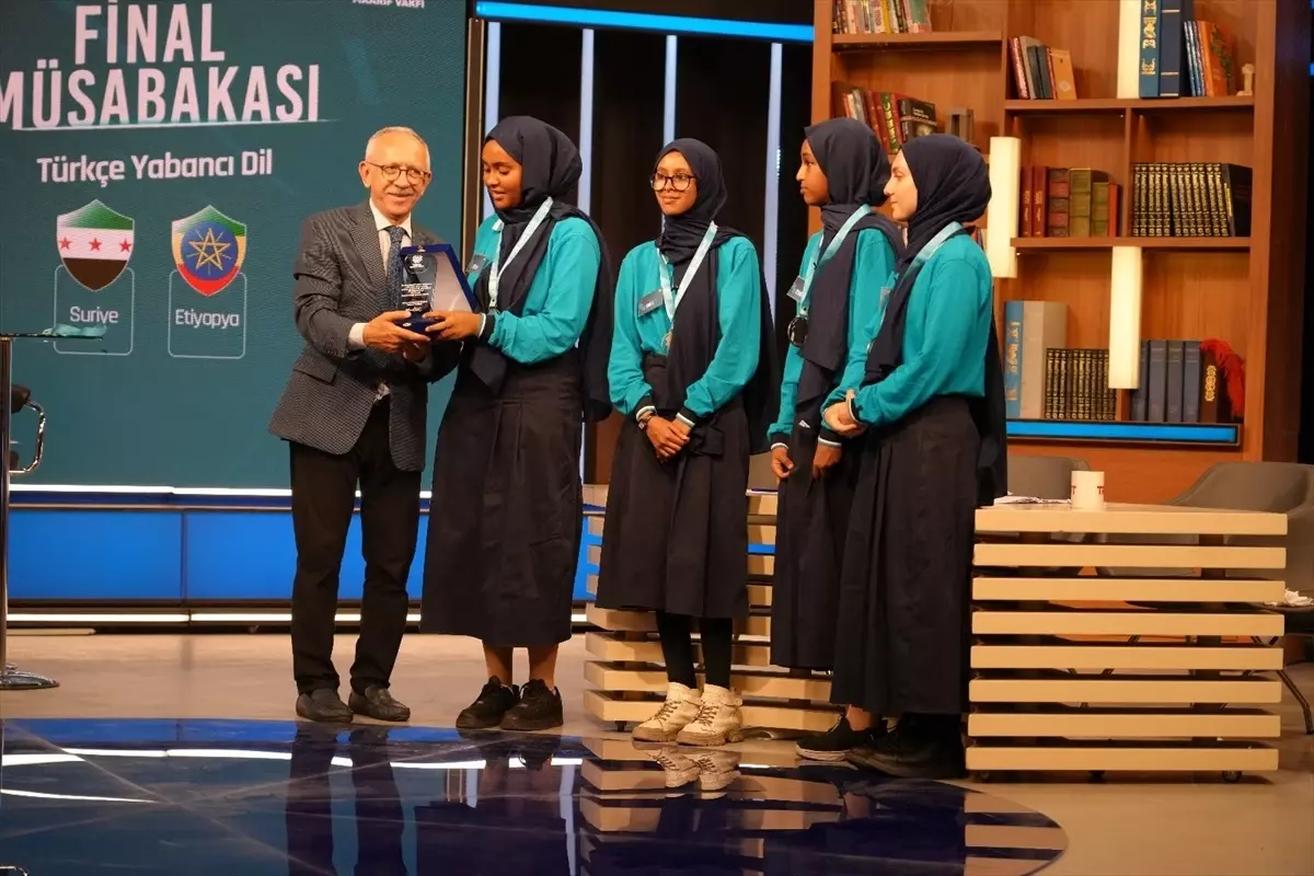 Maarif Türkçe Münazara\'da İki Birincilik