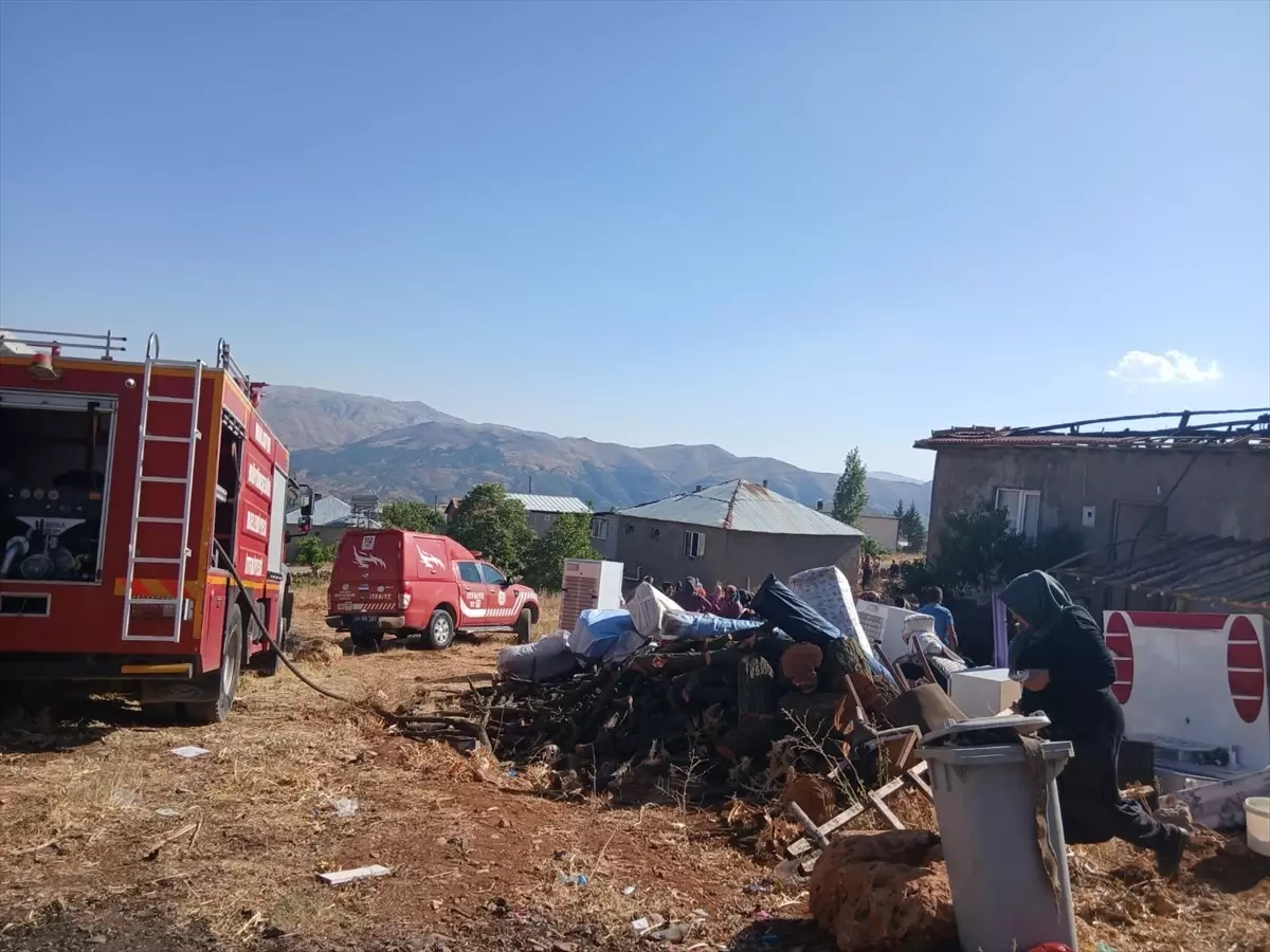 Doğanşehir\'de Ev Yangını Kontrol Altına Alındı