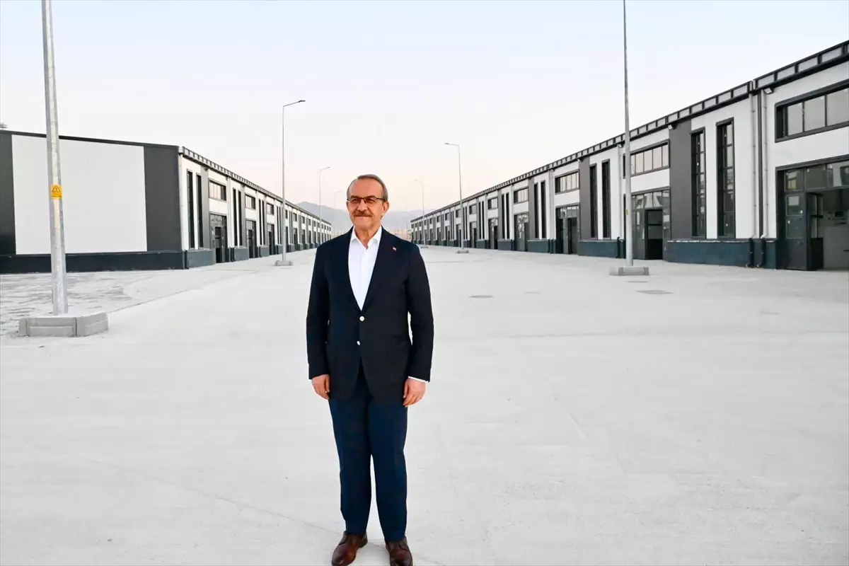 Malatya\'da depremzede sanayi esnafı için yapılan 714 dükkanın inşaatı tamamlandı