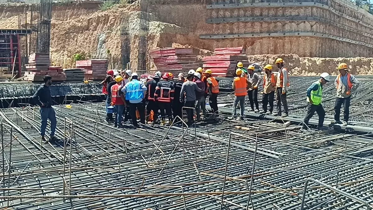 İnşaatta Iskeleden Düşen İşçi Yaralandı