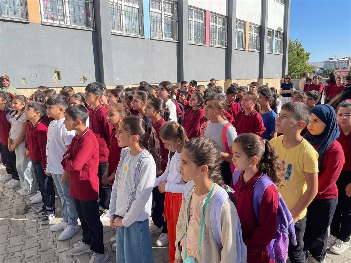 Malazgirt\'te yeni eğitim öğretim yılı törenle başladı