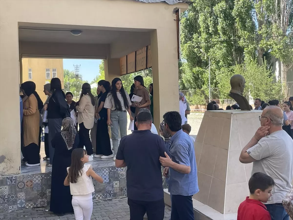 Malazgirt\'te YKS Sınavı Başladı