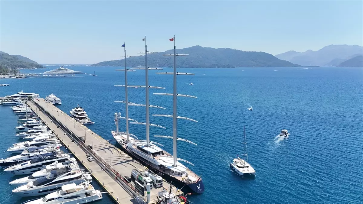 Marmaris’e Gelen Lüks Yat: Maltese Falcon