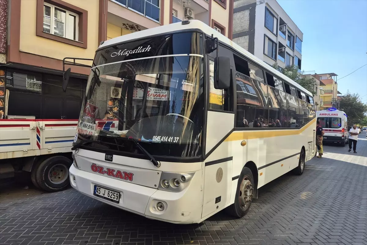 Midibüs Yaya Çarptı: 1 Yaralı