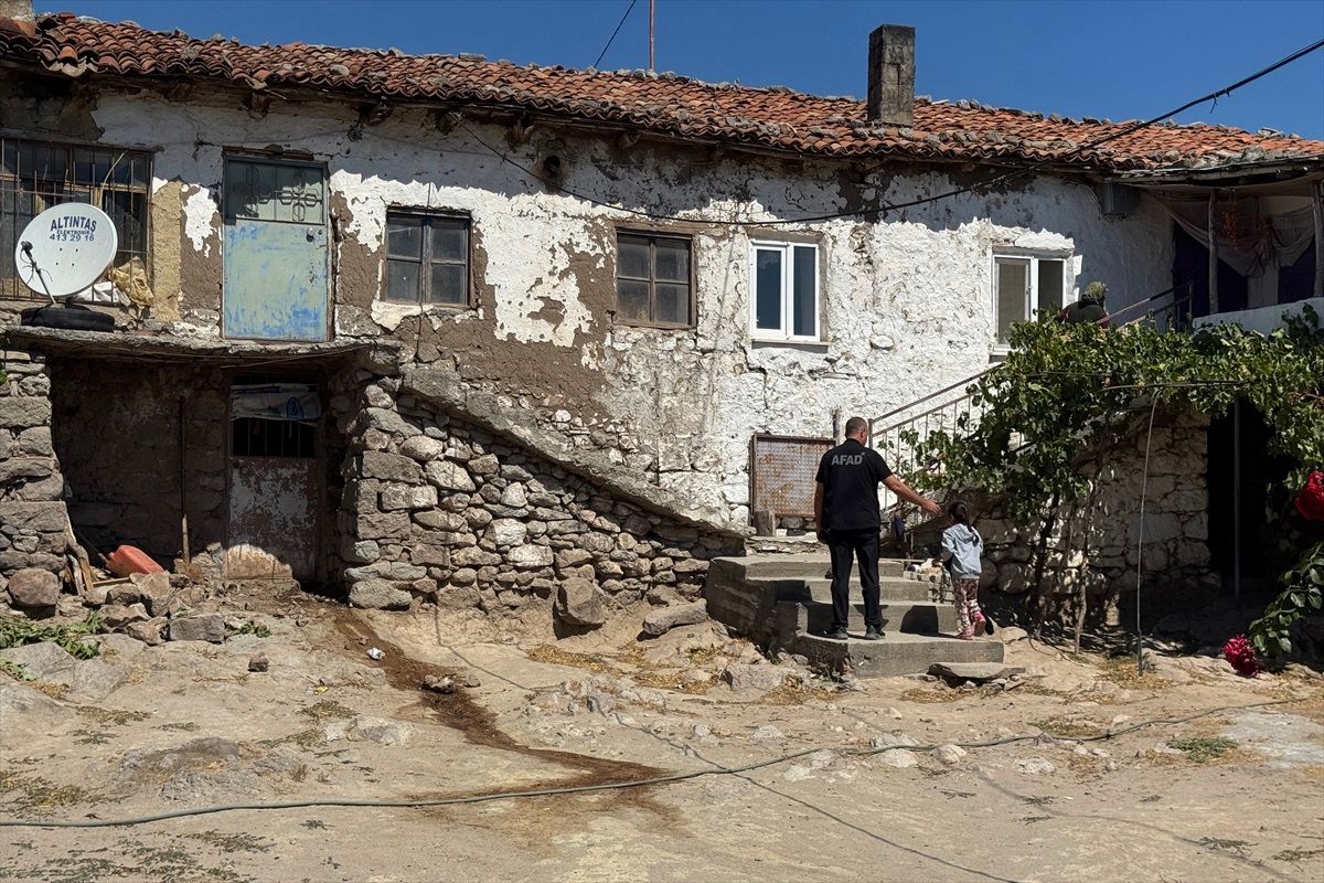 Manisa\'da Deprem Hasar Tespiti Başladı